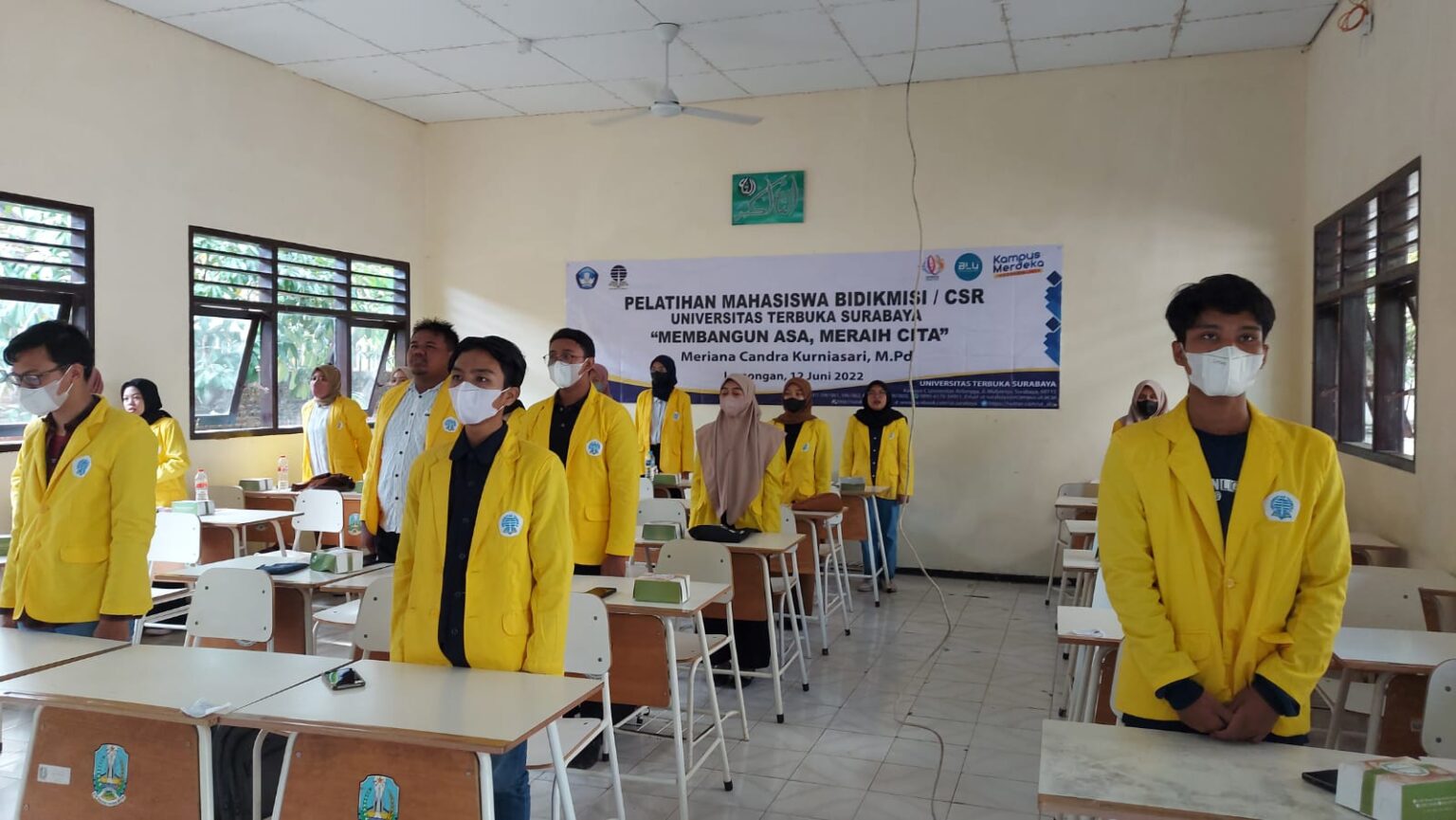 Pelatihan MC Jadi Bekal Mahasiswa Bidikmisi UT Surabaya Di Lamongan